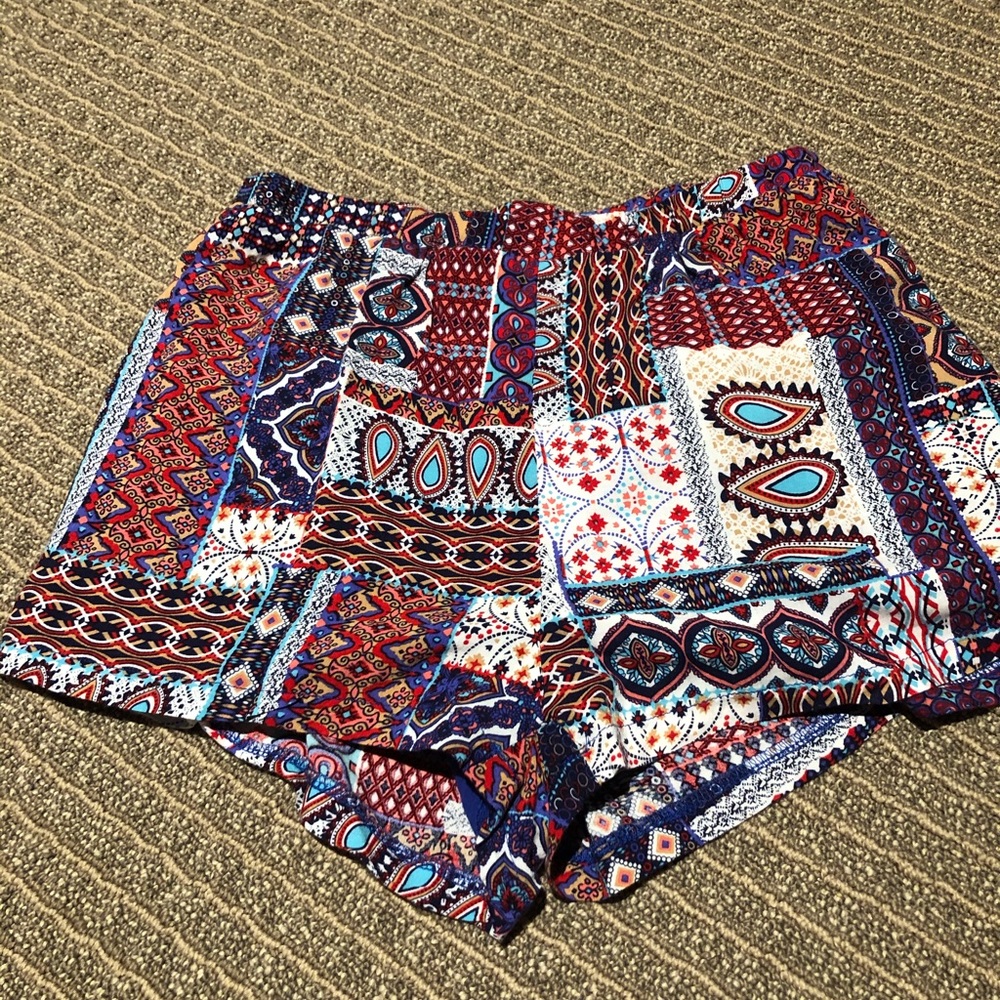 One Way Shorts - Picture 2 of 4